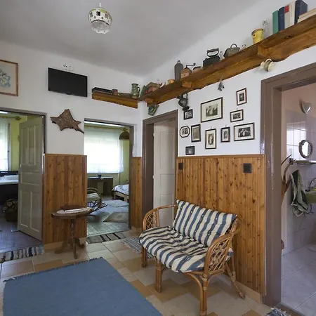 Keknefelejcs Vendeghaz Guest house *
